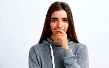 به 6 دلیل افرادی که گریه می کنند قوی ترند