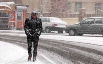 بارش شدید برف در اردبیل/ ارتفاع برف در سرعین به ۲۲ سانتیمتر رسید