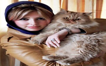 دلبستگی نیوشا ضیغمی به گربه ها! (عکس)