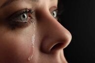 چرا بعد از گریه کردن احساس آرامش بیشتری داریم؟
