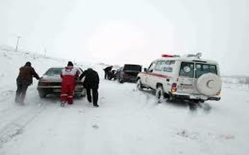 امدادرسانی به ۷۰ خودروی گرفتار در برف