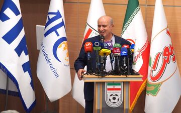 تاج: رسانه ها راه را با نقد نشان می دهند؛ با هر گل ایران دست افتخار می زنم