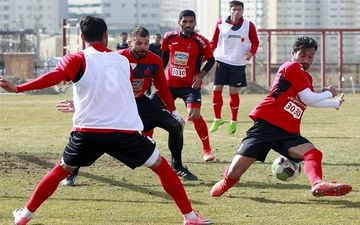 یک خانم تمرین پرسپولیس را به هم ریخت!