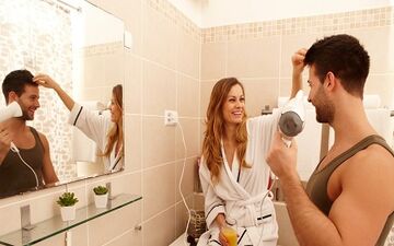 فواید رابطه جنسی در حمام؛ سرگرم کننده و آرامش دهنده