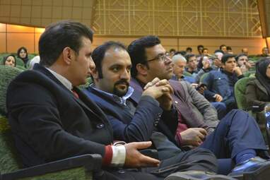 اهدای تندیس مهر حقوق بشر به علی دایی اسوره فوتبال ایران در کرمانشاه