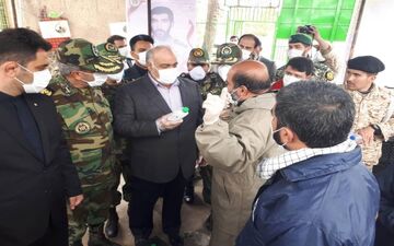 گزارش تصویری بازدید استاندار کرمانشاه از مراکز تولید مواد ضدعفونی کننده سطوح در پادگان شهید سروران ارتش