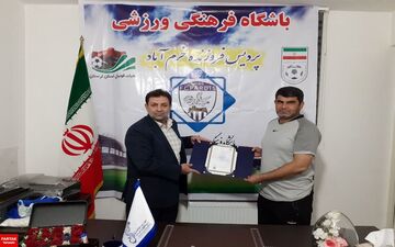 اعضای هیات مدیره و اعضای کادرفنی تیم فوتبال پردیس خرم آباد معرفی شدند+عکس
