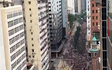 مردم لبنان بانک‌ها را به آتش کشیدند
