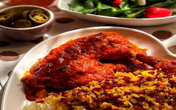 زرشک پلو با مرغ مجلسی رو این طوری درست کن/ همه انگشت به دهان بمونن!