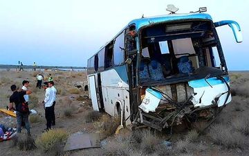 2 کشته و 24 مصدوم در تصادف جاده قم