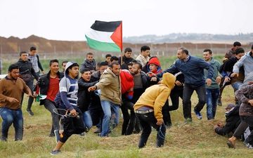 زخمی شدن ۷ جوان فلسطینی در نوار غزه به ضرب گلوله صهیونیست ها