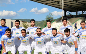تیم فوتبال استقلال بادران را گلباران کرد