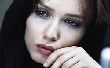 عکس|بانوی هنرپیشه را با پوشش زیبای محلی ببینید