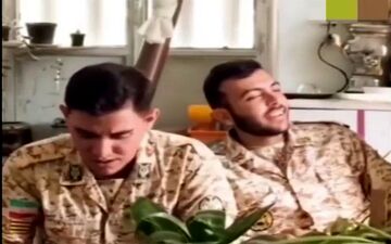 آوازخوانی دلنشین و گیرای سربازی که ماندگار شد/ بهتر از خواننده ترک میخونه!
