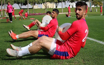 شوخی جالب و غیرمتعارف ستارۀ جوان پرسپولیس با مهاجم خارجی + عکس