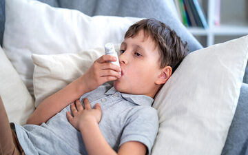آدامسی برای ترک سیگار والدین