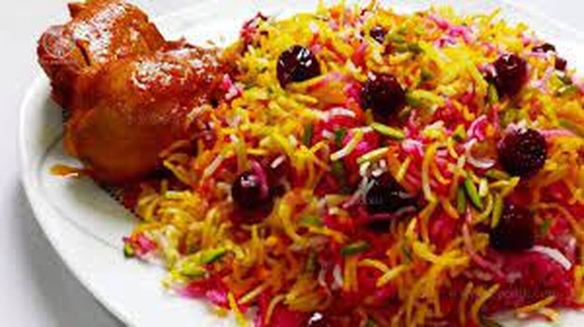 دستور پخت  آلبالو پلو با مرغ و خلال پسته و بادام | بی نظیره!