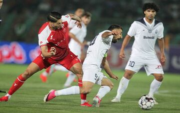 پرسپولیس با پیروزی ۳-۰ برابر ملوان به دربی نزدیک شد