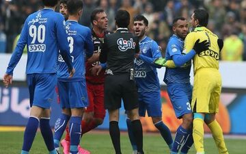 واکنش کاپیتان پرسپولیس به اظهارات منصوریان؛ فعلا خیلی چیزها را نمی‌گویم/ خودت جنبه باخت داشته باش!
