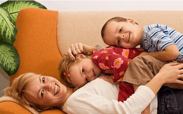  فرزندان شاد در چه محیطی تربیت میشوند؟| ویژگی والدین موفق