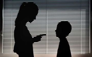 عواقب ترساندن کودک به‌عنوان روش تربیتی
