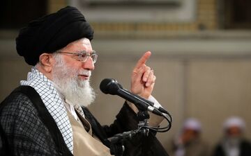  رهبر معظم انقلاب: آمریکا چهل سال مغلوب جمهوری اسلامی شده است
