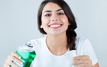چگونه جرم و پلاک های دندان را در 5 دقیقه رفع کنیم؟