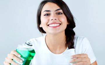 چگونه جرم و پلاک های دندان را در 5 دقیقه رفع کنیم؟