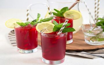  چای کم کالری و فاقد کافئین بخورید