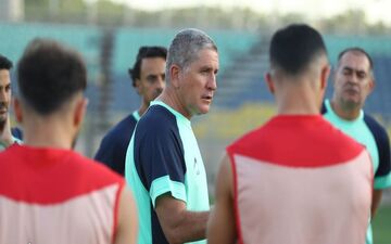جنگ گل‌ها در آزادی؛ پرسپولیس و چادرملو رو در روی هم
