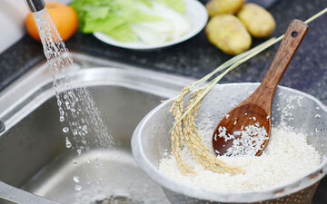 چرا برنج را قبل از پخت باید شست؟