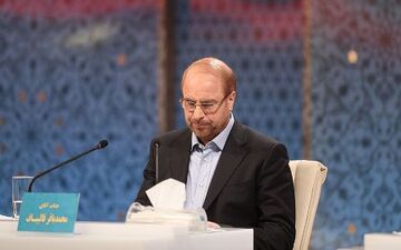  قالیباف: مبارزه با آمریکا یعنی کار / همه امیدم به دخترخانمهای گلم و اقا پسر های خلاقی است که کنار زده شدند