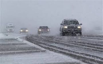  برف و باران جاده‌های بیش از ۱۴ استان را دربرگرفت