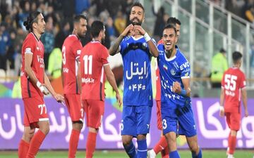 مصدومیت شدید و عذرخواهی مدافع نساجی در پایان بازی با استقلال