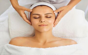 فواید ماساژ تخلیه لنف برای زیبایی + روش خانگی ماساژ تخلیه لنف صورت