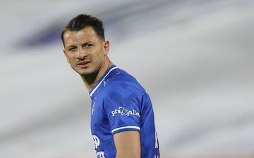 آرمان رمضانی، همه عکس‌هایش با پیراهن استقلال را پاک کرد