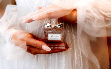 عطرهایی که برای عروس‌های پاییزی بهترین انتخاب هستند
