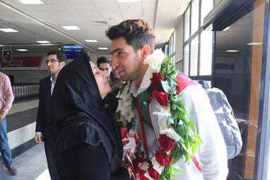 مراسم استقبال از احمد سجادی نفر سوم مسابقات آسیا در فرودگاه كرمانشاه