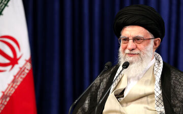 آیت الله خامنه‌ای: مبارزه با فساد بدون ملاحظه و تعدی و فقط بر مدار حق، عدل و قانون باشد
