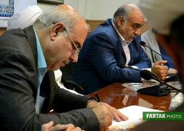 دیدار استاندار کرمانشاه و اعضای شورای اداری با نماینده ولی فقیه در استان
