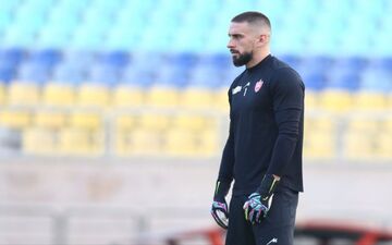 دروازه بان پرسپولیس از تهران رفتنی و جدا شد
