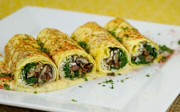 طرز تهیه کرپ اسفناج؛ فست‌فود خوشمزه با پنیر پیتزا و بافتی لطیف