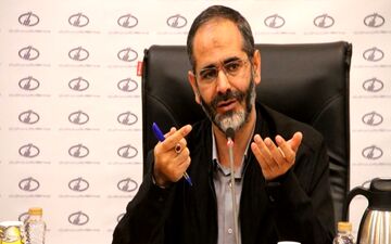 دولت در مدیریت ارز ۴۲۰۰ تومانی هیچ توانی ندارد
