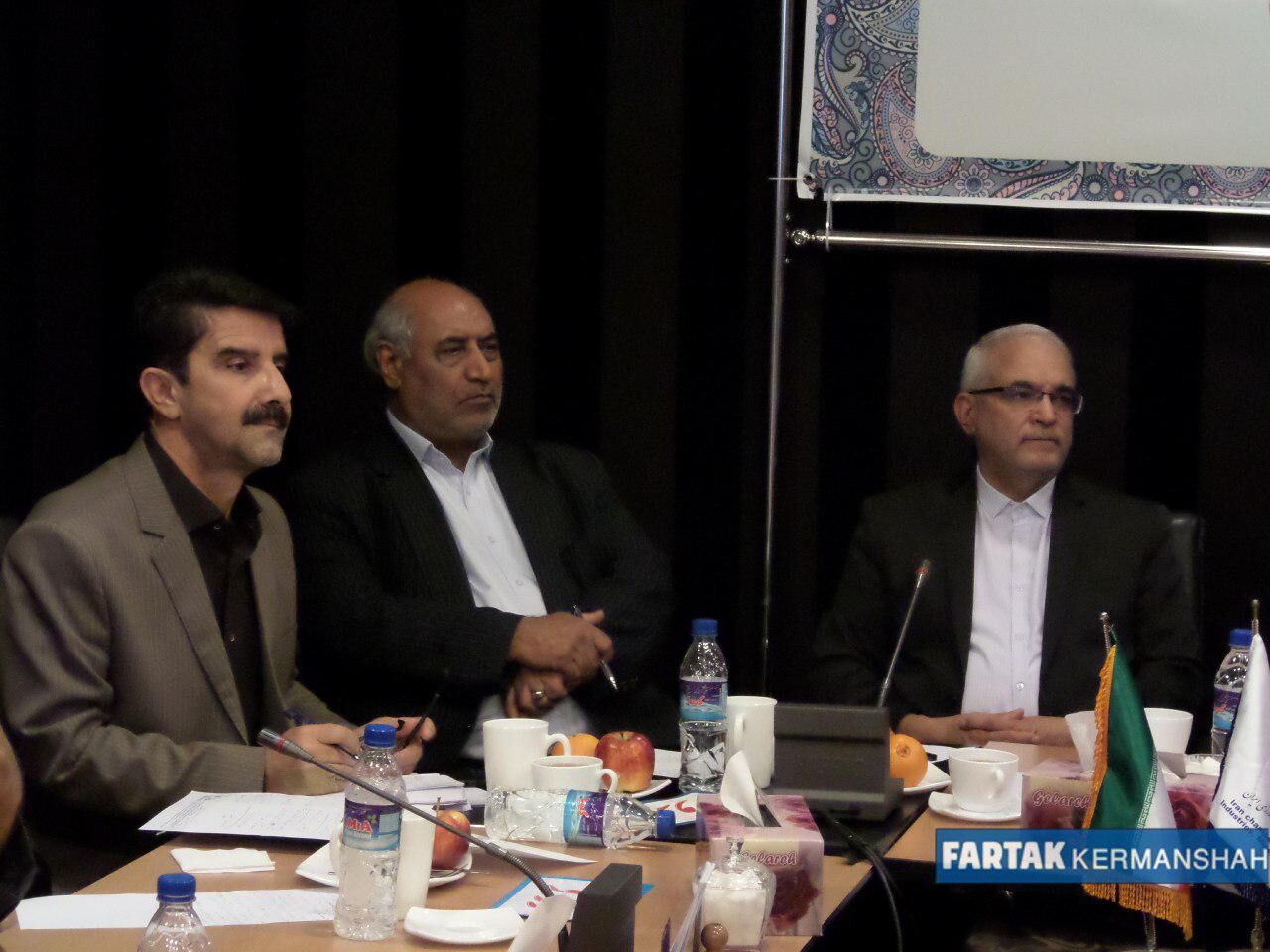 اختصاصی / گزارش تصویری از نشست تشکل های کشاورزی با نمایندگان استان کرمانشاه