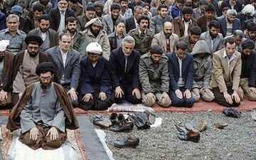 درخواست رهبر انقلاب از مردم در پی تقارن ایام فاطمیه با جشن پیروزی انقلاب +فیلم 