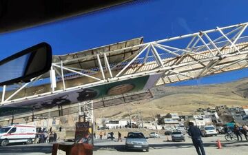 برخورد تریلی با پل صلوات آباد سنندج