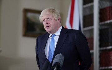 جانسون: آماده بررسی نگرانی مشروع روسیه از طریق دیپلماسی هستیم!