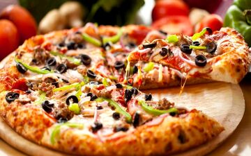 طرز تهیه پیتزا گوشت چرخ کرده و قارچ بدون فر (تابه ای) ساده و سریع + خمیر
