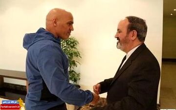 شعار خودجوش استقلالی ها علیه زمانی 