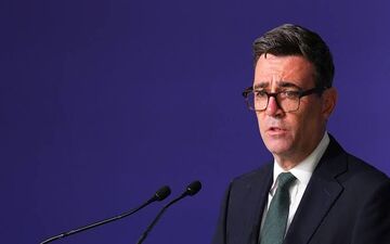 اندی برنهام به نیویورک سفر می‌کند تا با ترامپ دیدار کند